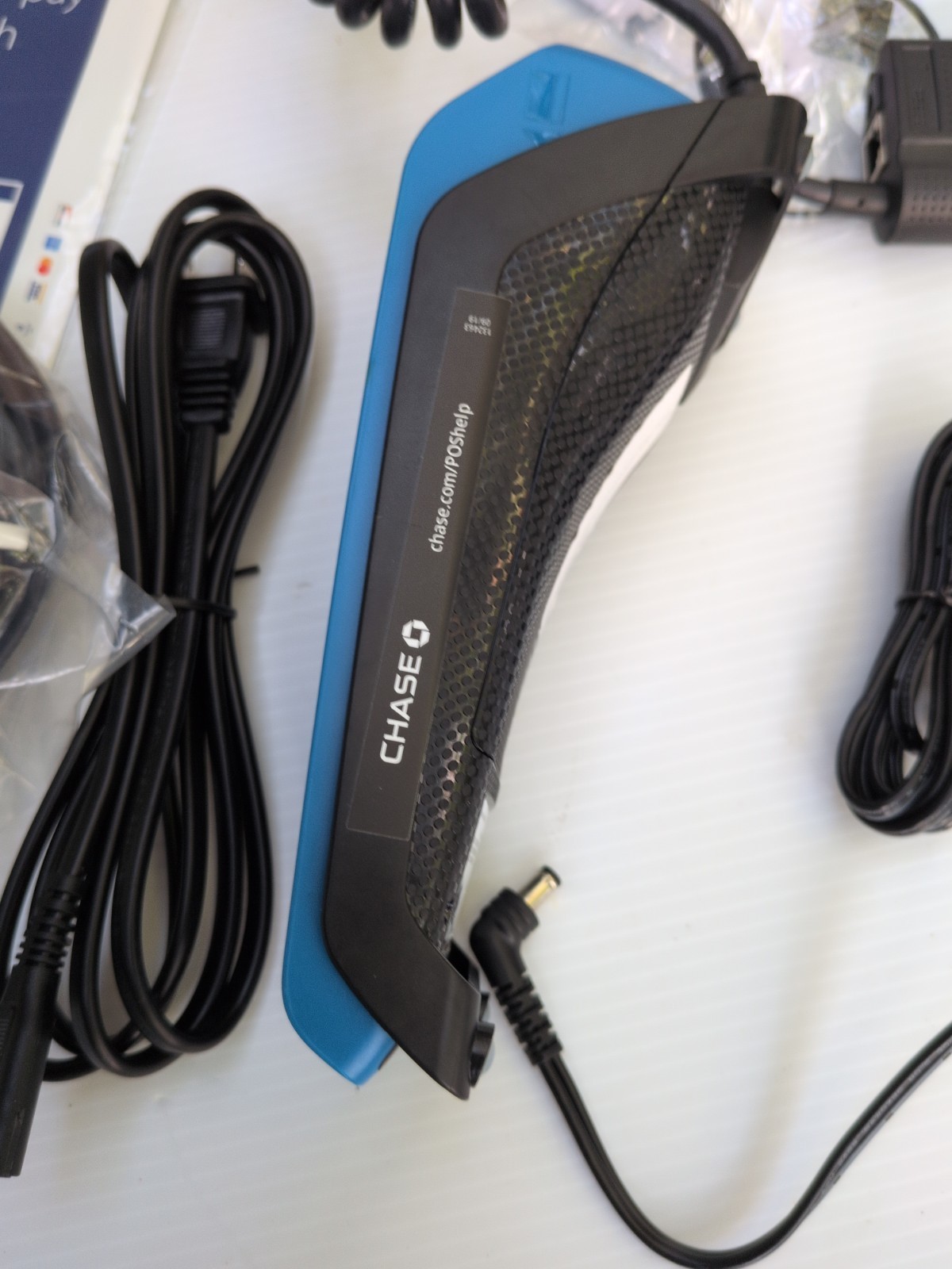 Ingenico Desk/5000 Credit Card Terminal Blue Powers On Chase Logo Complete
