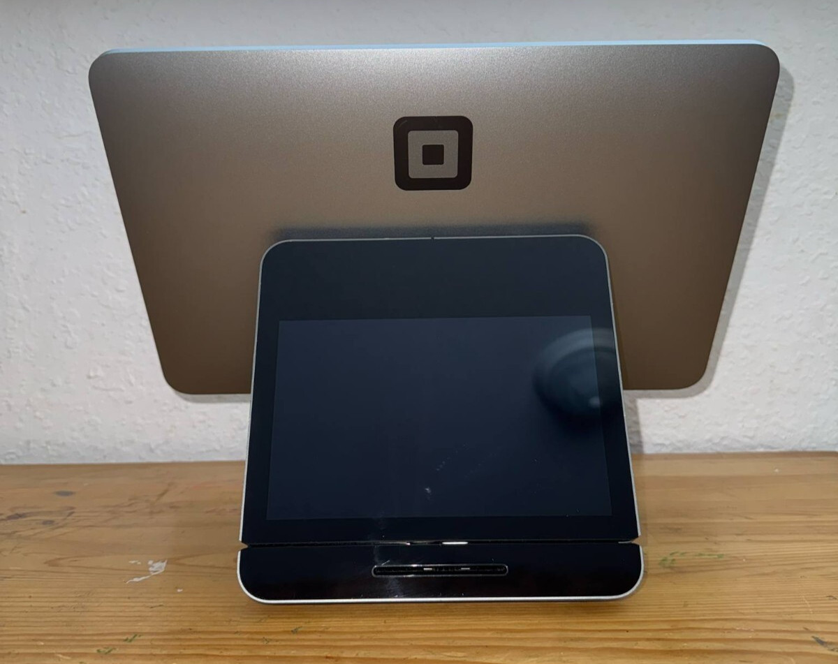 Square Model SPB1-01 POS Register w/ Card Reader SPB4-01 (No power cables)