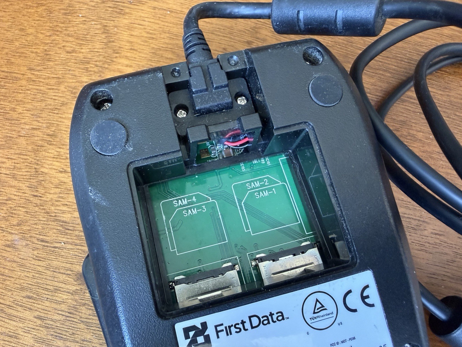 First Data FD-35 Credit Card Reader EMV NFC Pin Pad DRE3-4