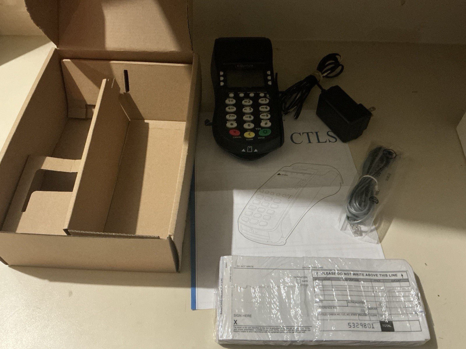 VeriFone VX 520 CTLS M252-653-AD-NAA-3~ W/ Original Box