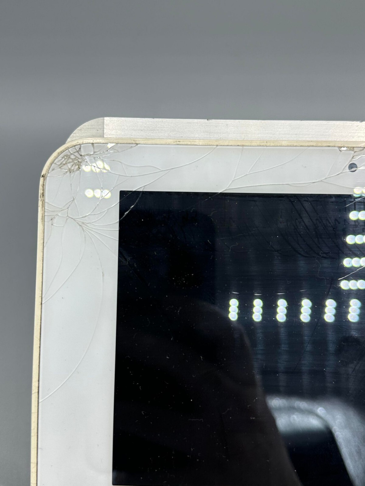 Clover POS System (WORKS – CRACKED SCREEN)