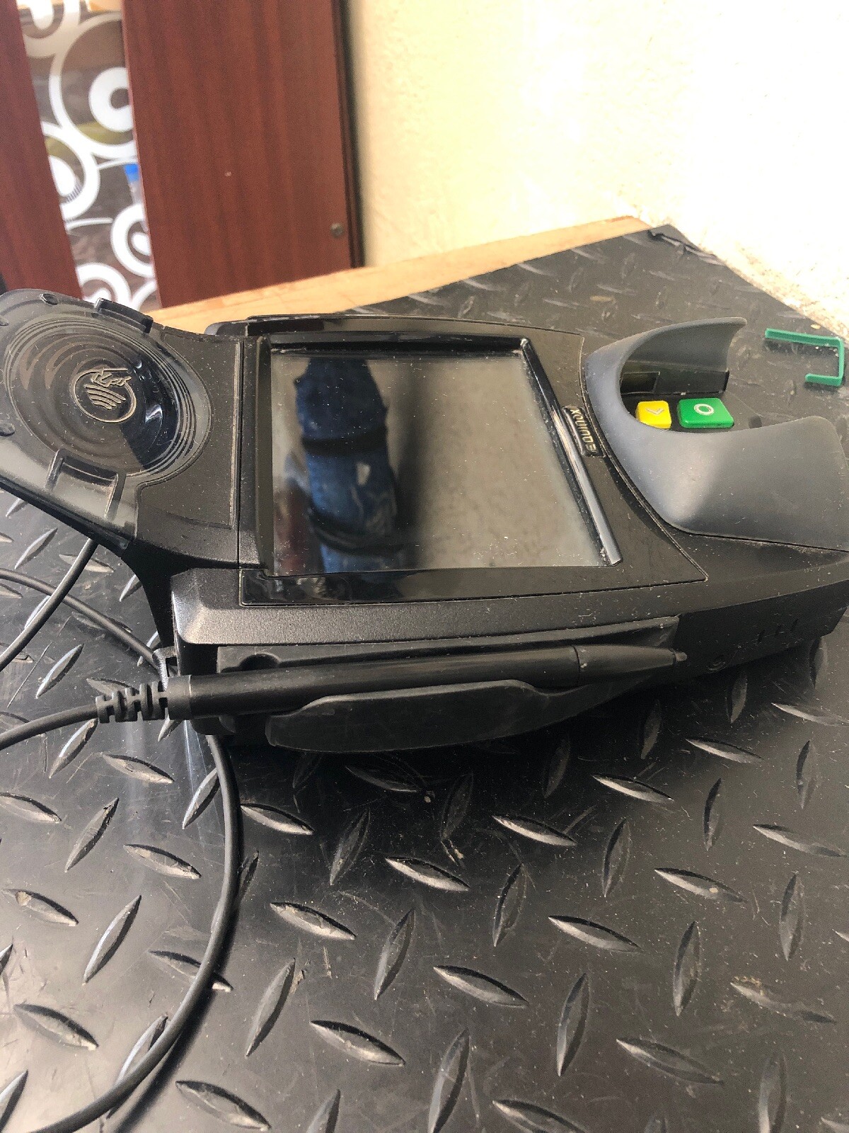 Equinox L5300 Credit Card Payment Terminal Contactless Swiped Black w/ Pen