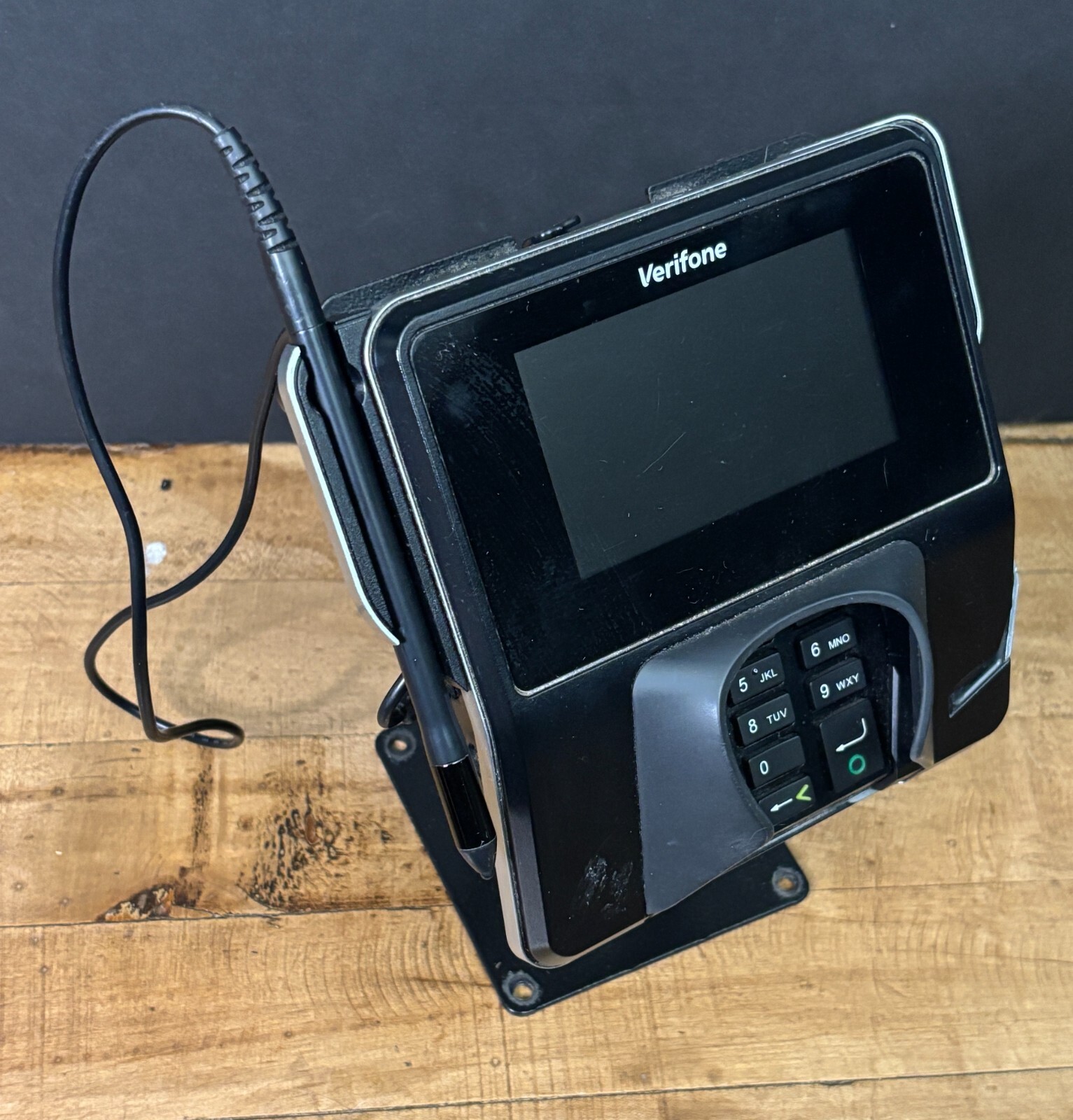VeriFone MX 915 Card Terminal with swivel stand base (D)