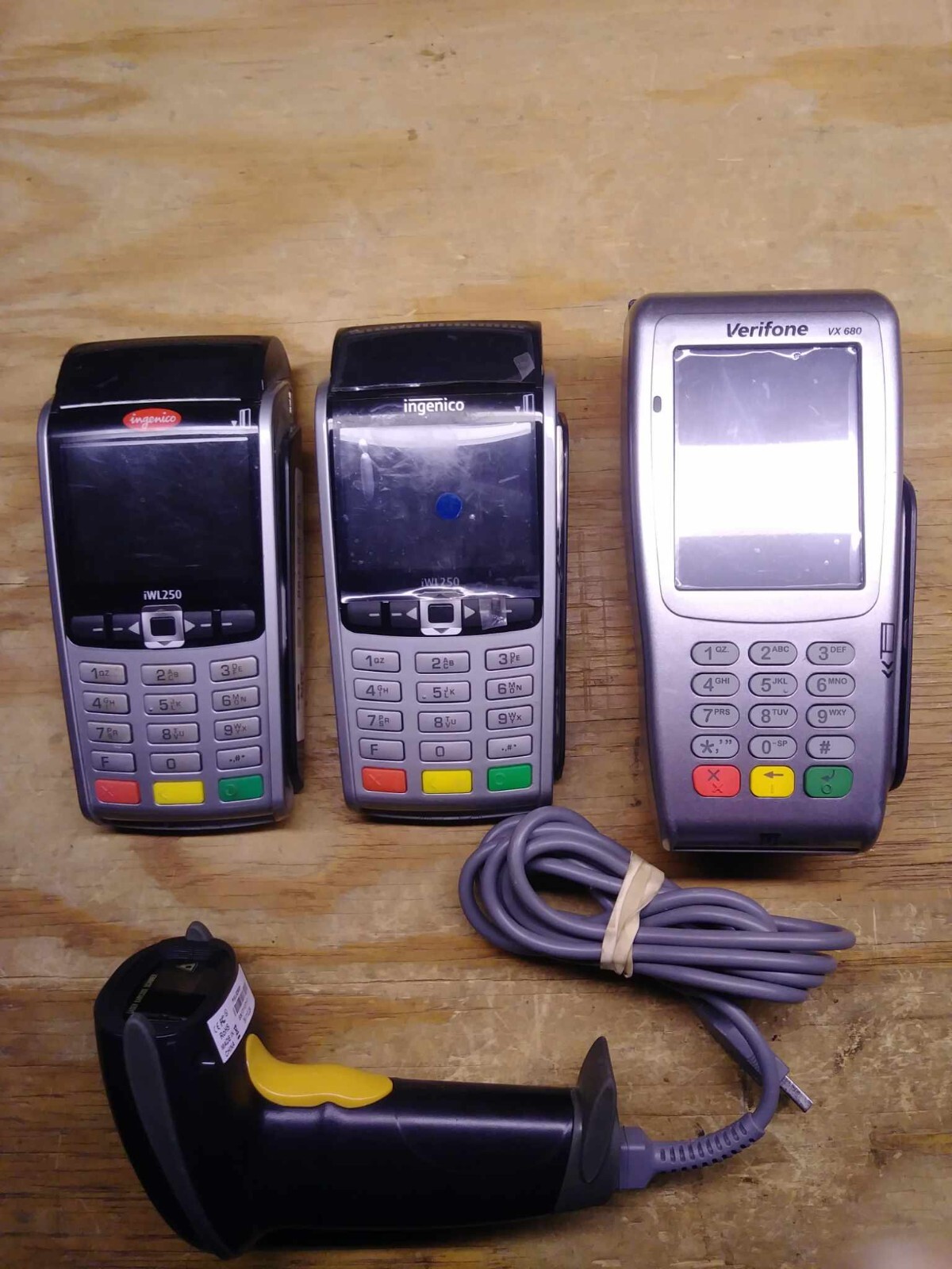 INGENICO IWL250 & VERIFONE VX 680 LOT WIRELESS CREDIT CARD READER MAKE OFFER