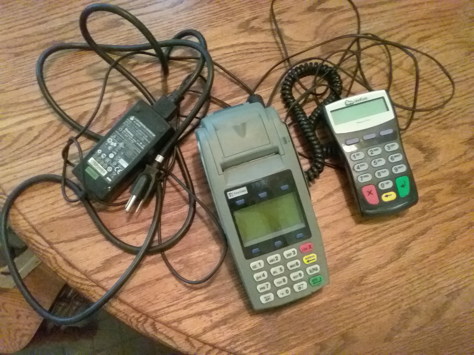 First Data FD50 Credit Card Terminal with Power Cords and Remote Pin Pad