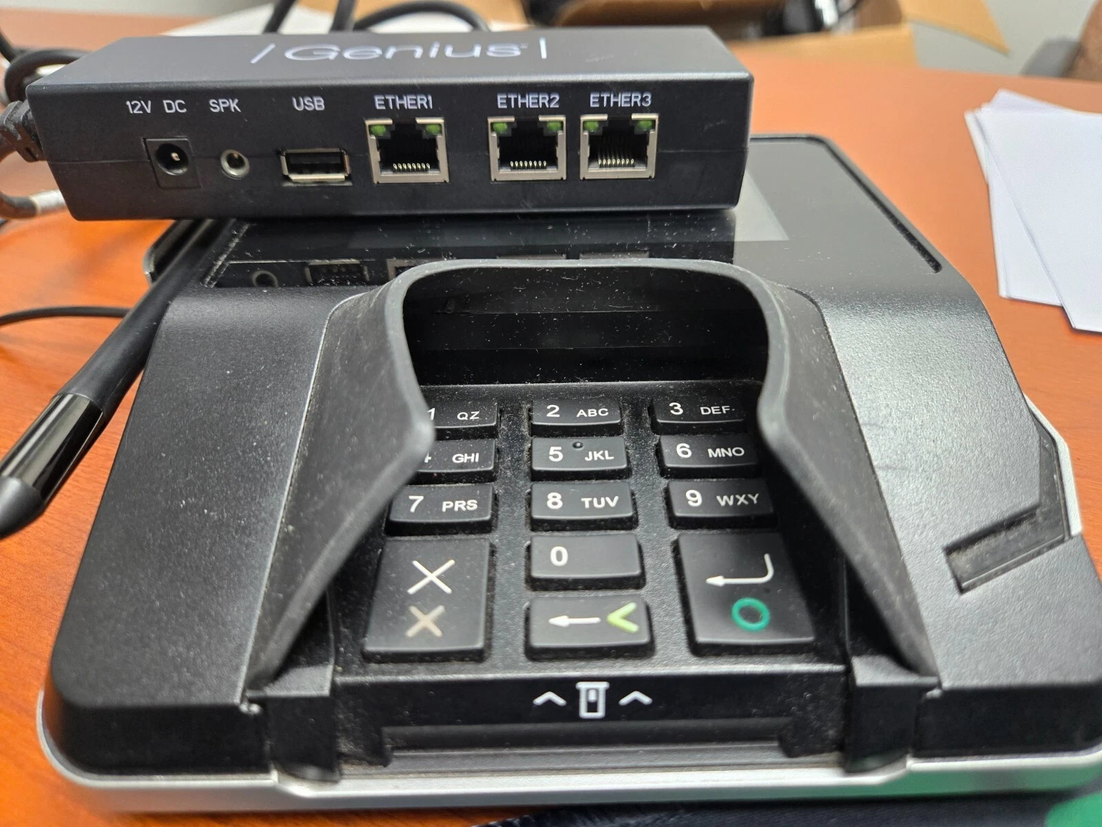 Verifone Credit Card Terminals+ GENIUS PLATFORM MX915 with hub and power cord