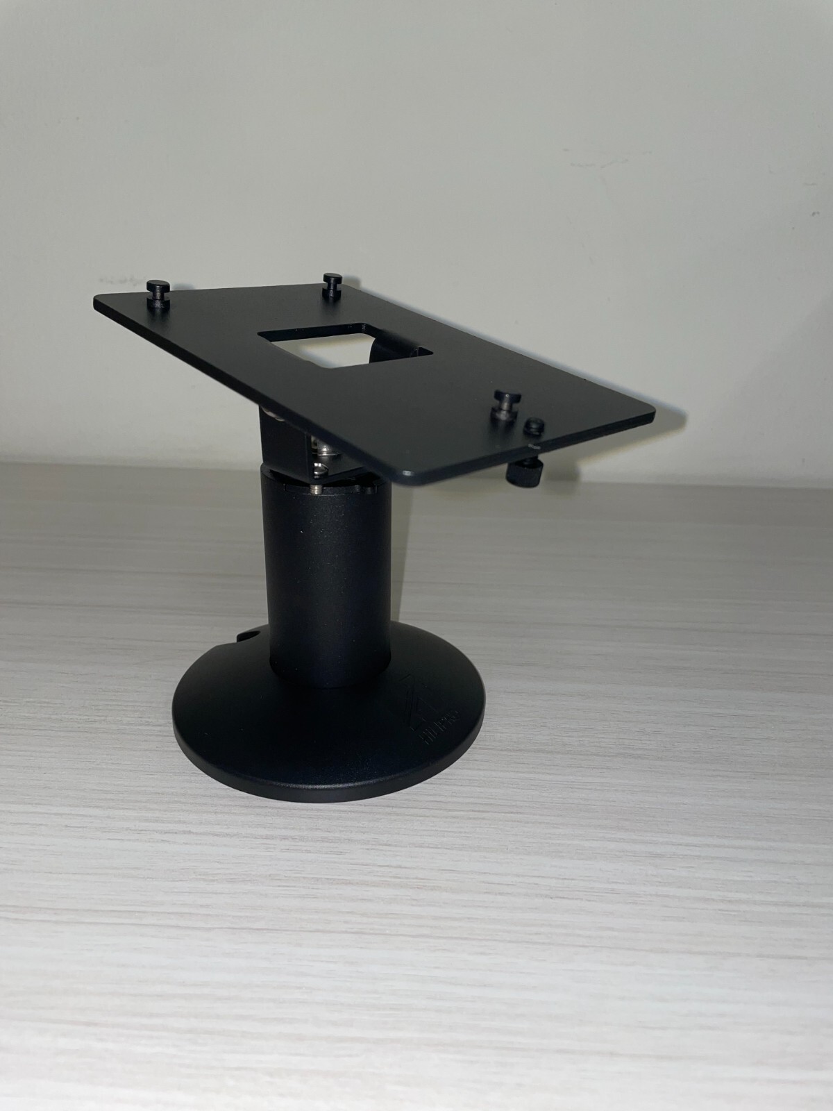 Pax Q30 Stand – Tilts/Swivels – Countertop