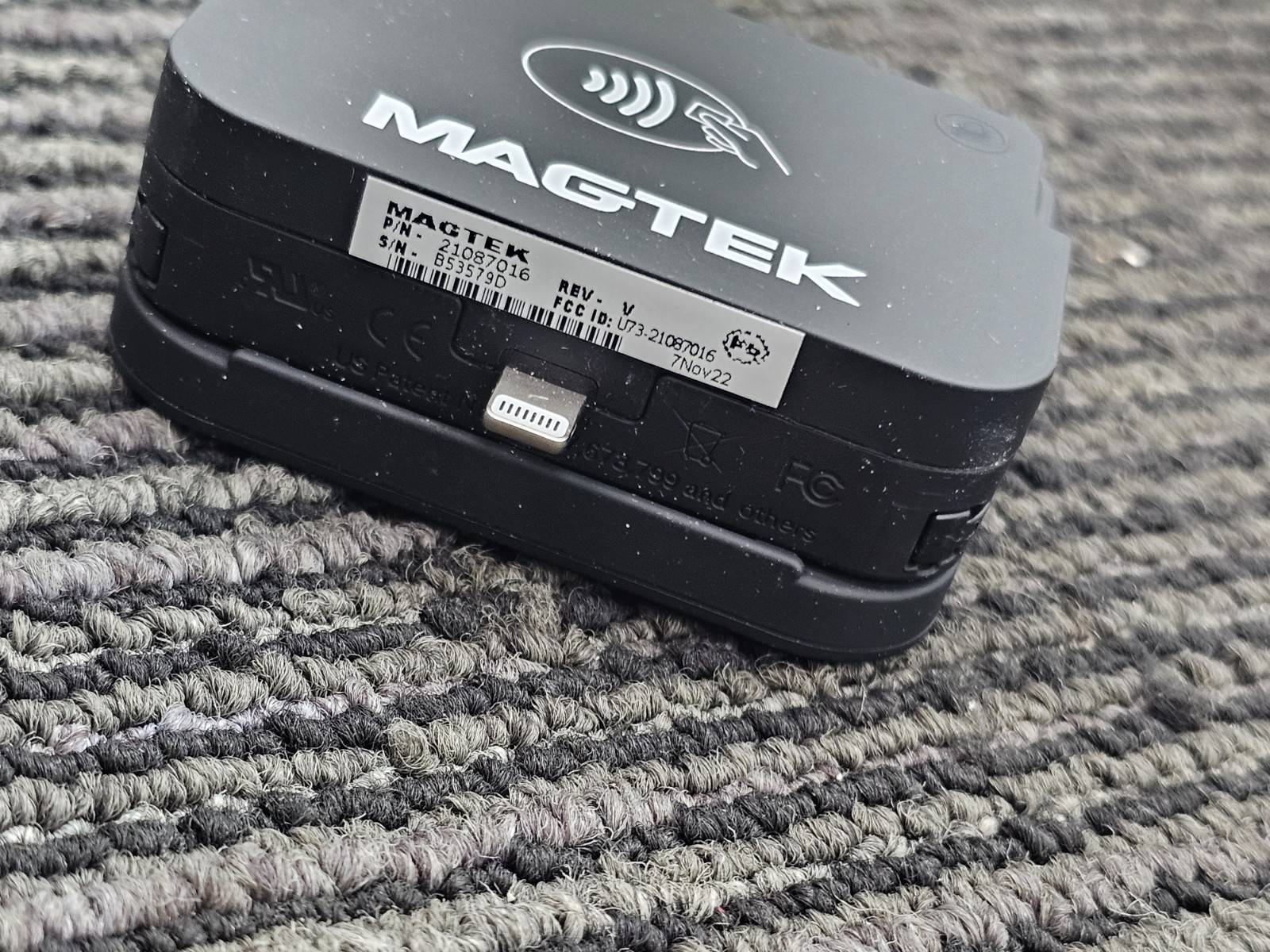 MAGTEK 21087016 iDynamo 6 Lightning Connection Secure Card Reader Authenticator