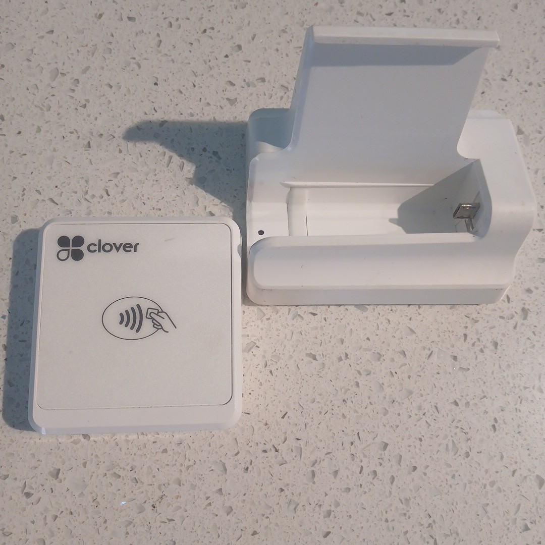 Clover Go RP457 A Contactless Chip Swipe Card Reader White With Charging Dock