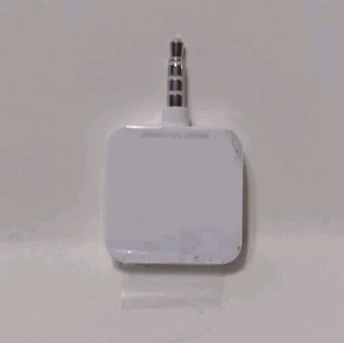 Square A-PKG-0206-01 Credit Debit Card Reader – White for Apple iPhone & Android