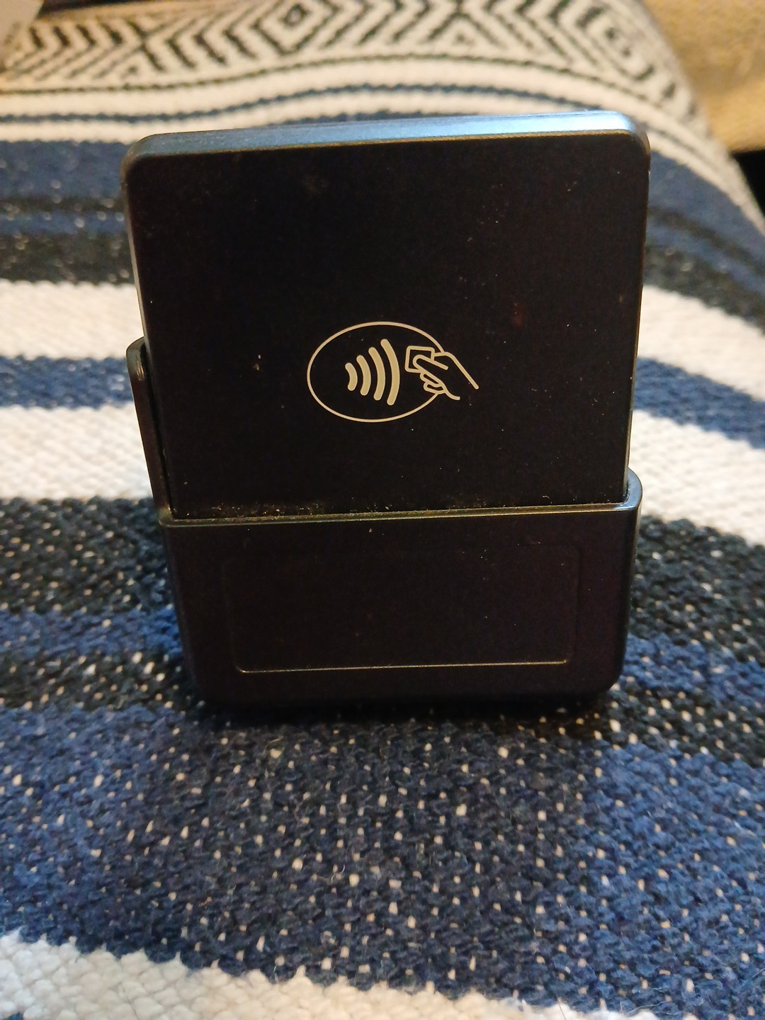 BB POS CHB20 POS Card Reader with Stand Not Teated But Turns On