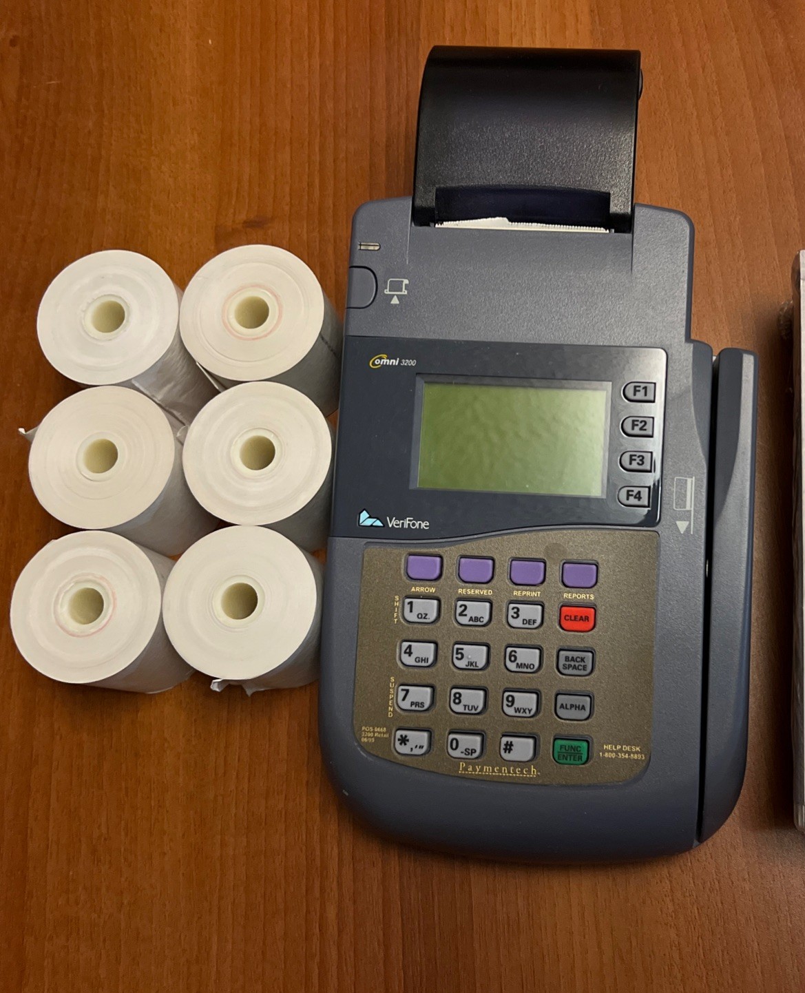 Veri-Fone, OMNI 3200 POS Terminal + (6) Paper Rolls, No Power Cable. 092-101-03
