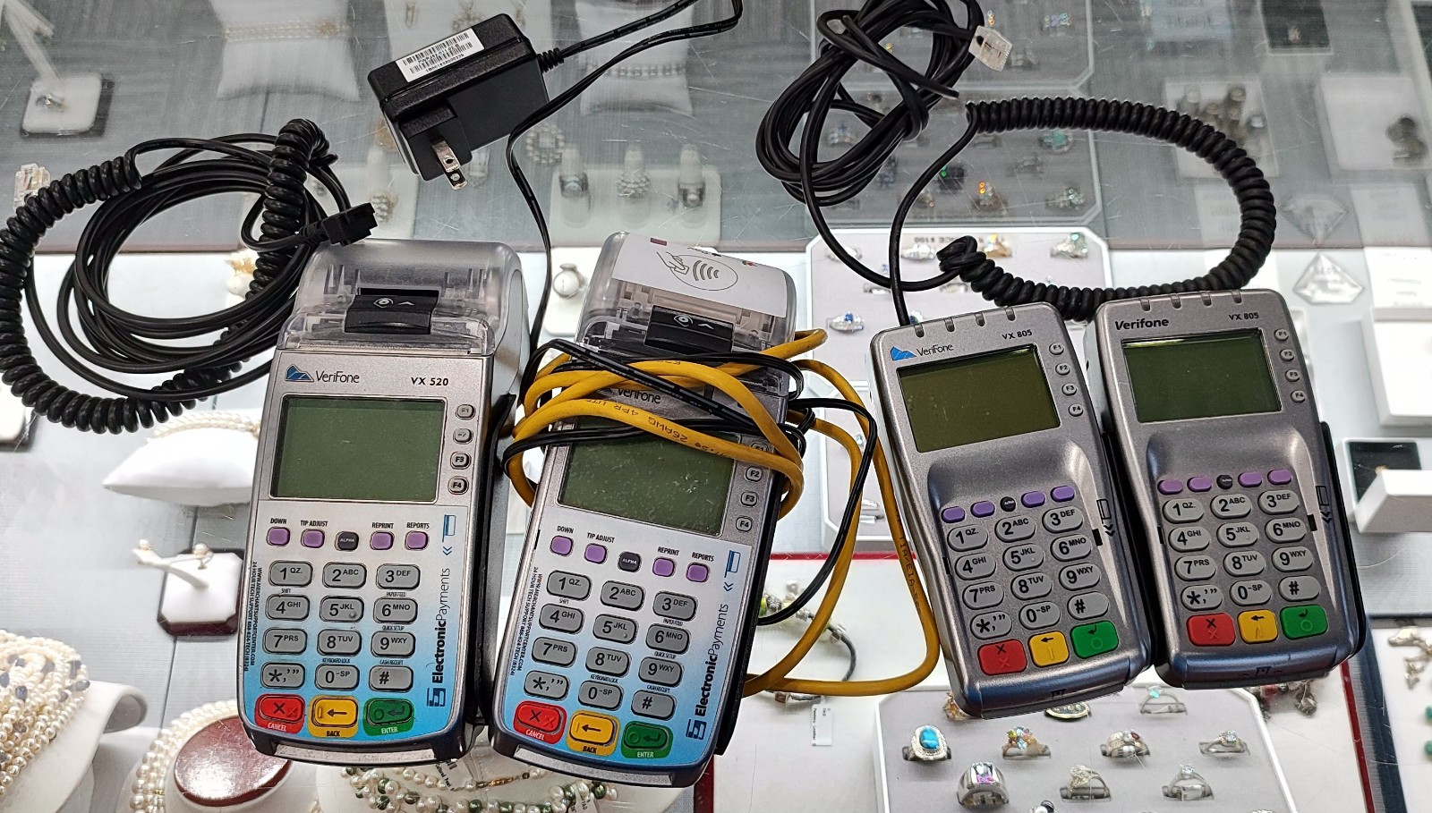 2x Verifone VX 520 & 2x VX 805 Credit Card Readers lot