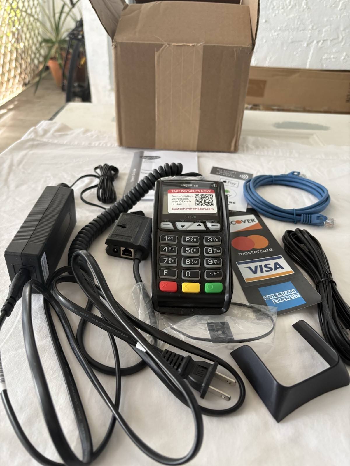 Ingenico ICT220 Credit Card Terminal ICT220/iCT250 with Accessories