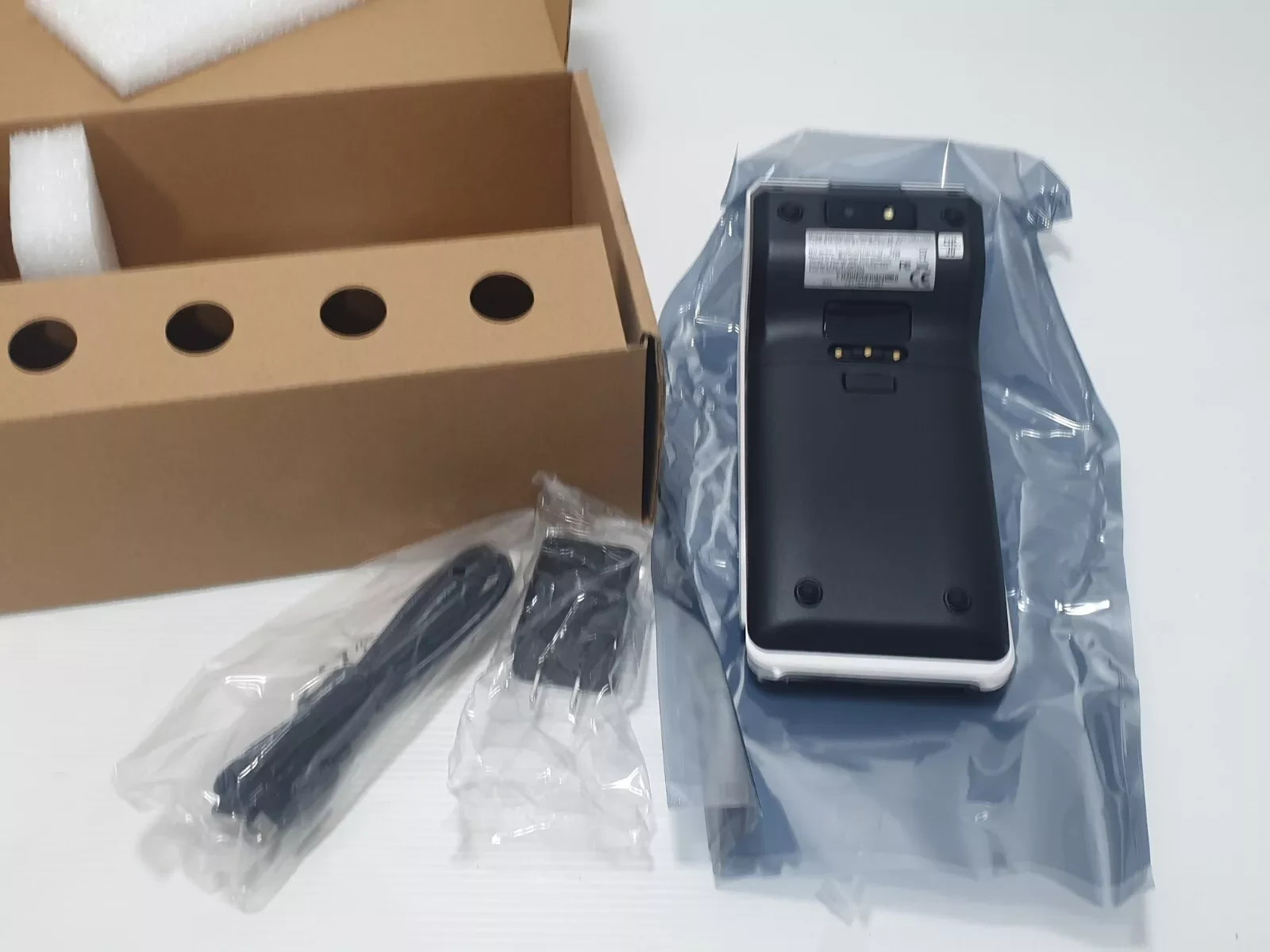 Castles S1 SATURN1000 Android CARD Terminal 5.5_ LCD DISPLAY