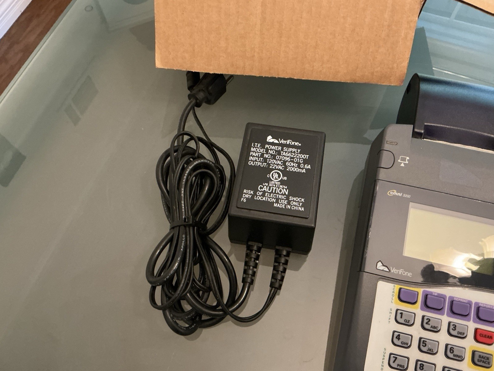 Verifone OMNI 3200 Credit Card Processor Terminal Printer & Case of Paper Rolls
