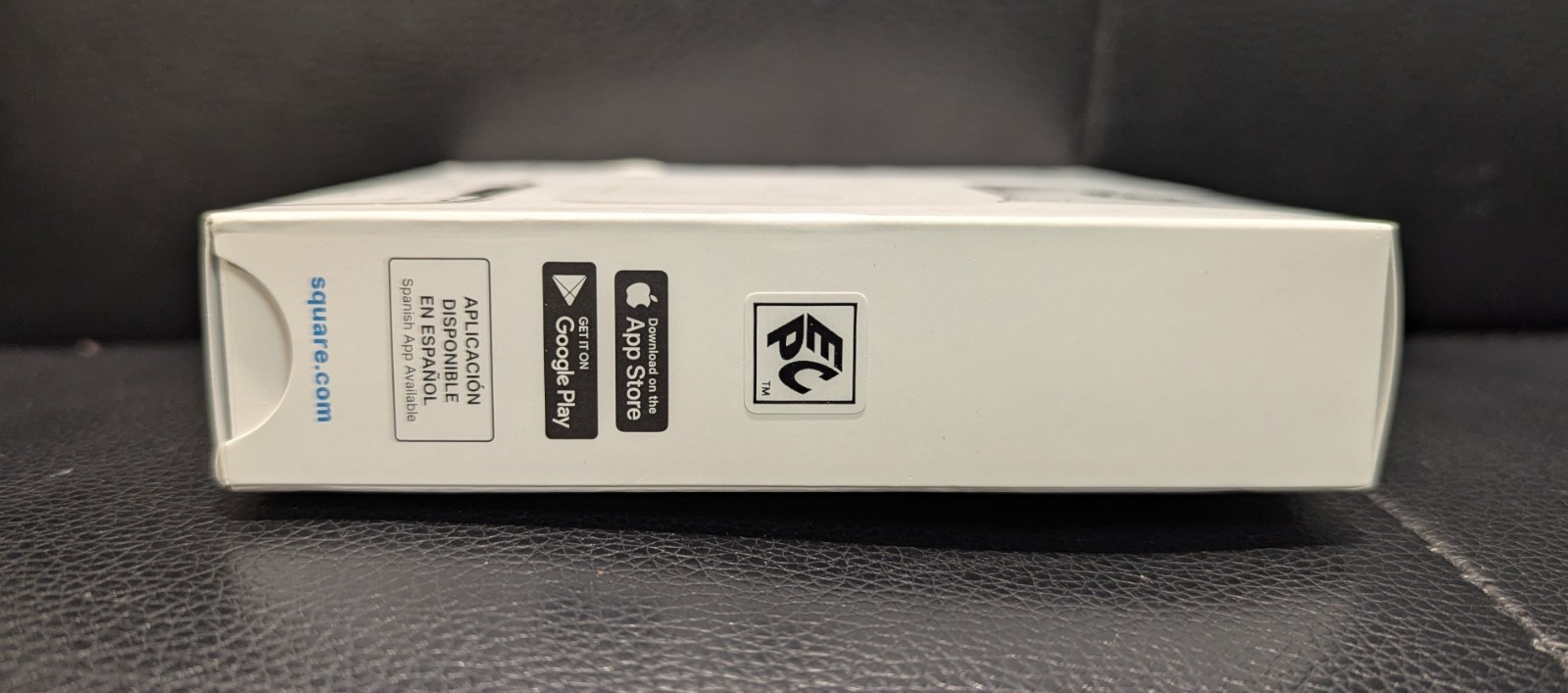 Square 2nd Generation White Portable Wireless Contactless and Chip Card Reader !