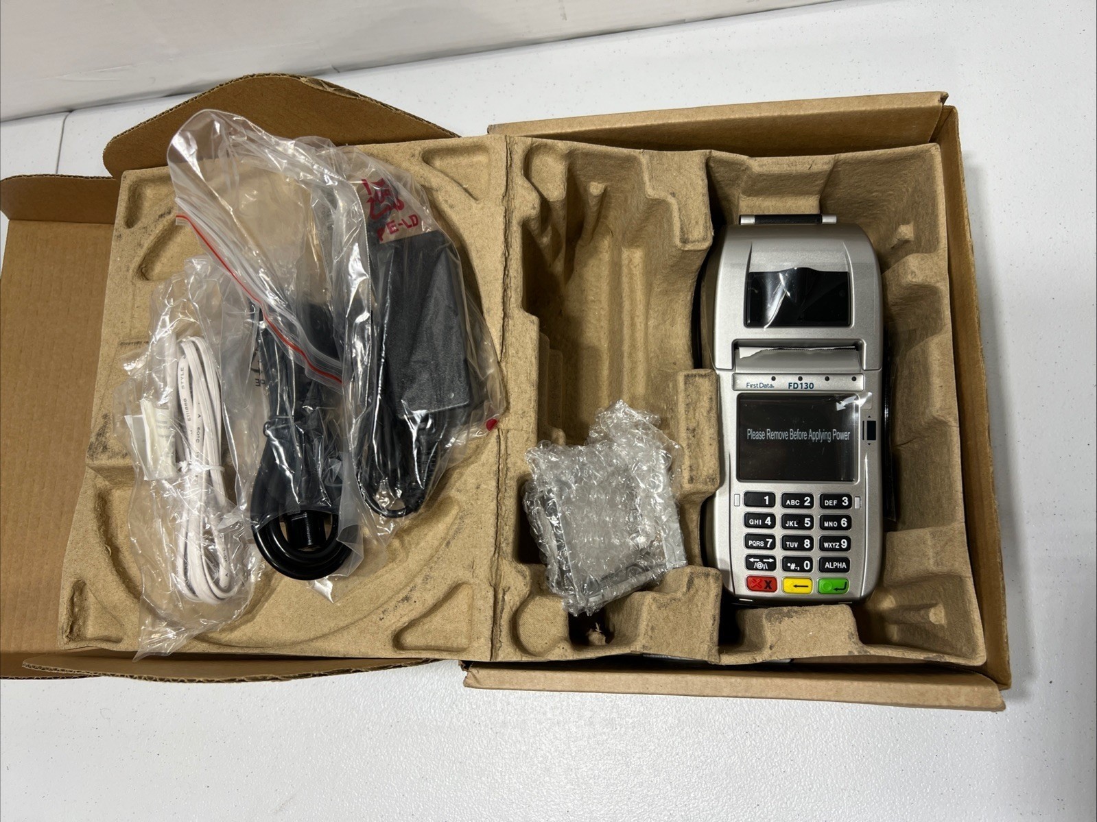 First Data FD130 Credit Card Terminal EMV NFC Payment Processor New In Box