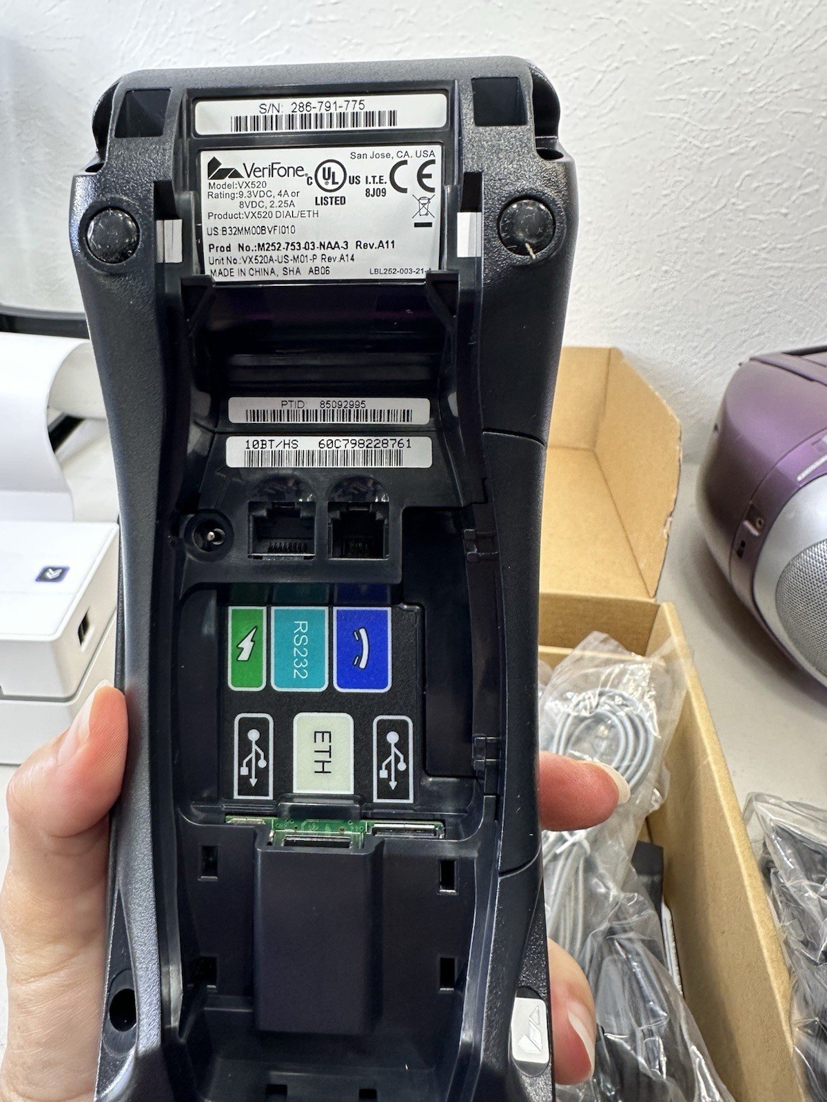 VeriFone VX520 Credit Card Terminal New In Box Complete NAA DIAL/ETH, 128/32 MB