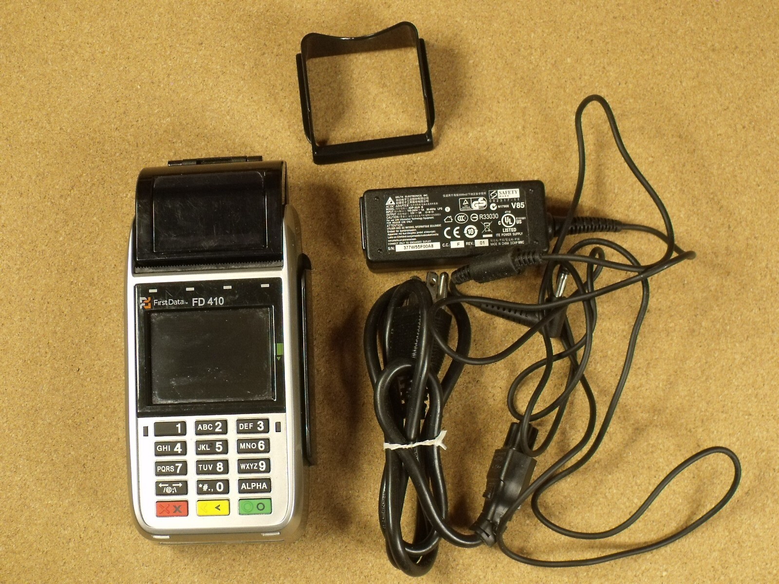 FIRST DATA FD 410 WIRELESS CREDIT CARD TERMINAL WITH POWER CORD AS IS