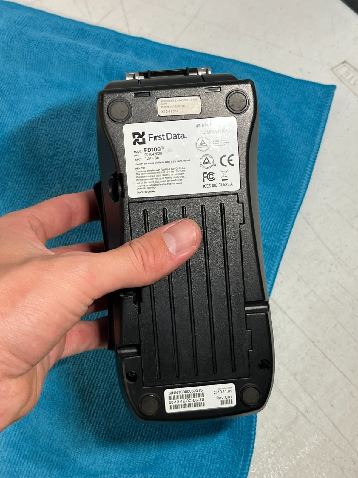 First Data FD100Ti Credit Card Terminal Reader No Cords Works