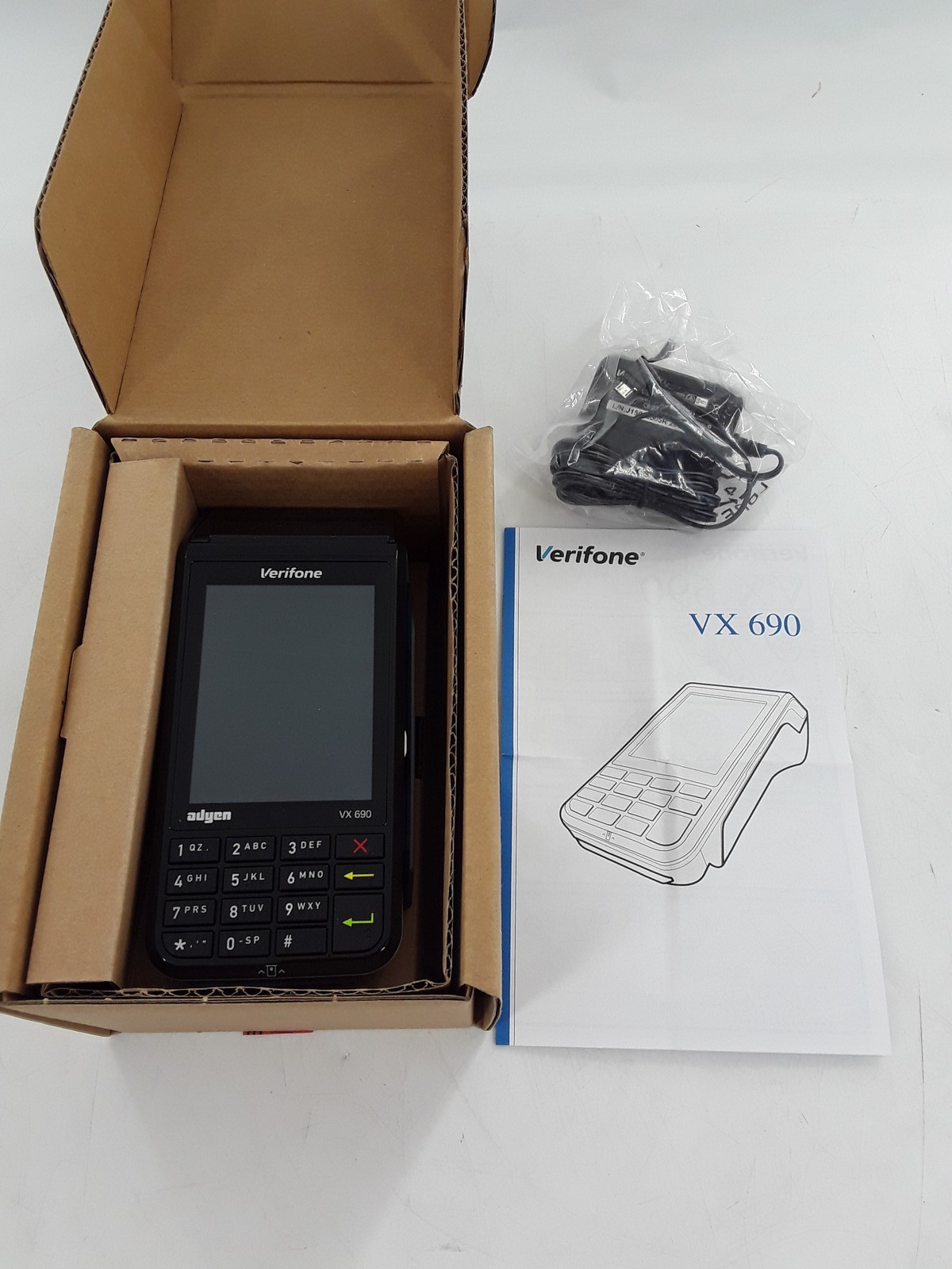 VeriFone M260-753-C6-USA-3B VX690 3GBluetoothWifi USA 192M SC STD keypad 40MM CT