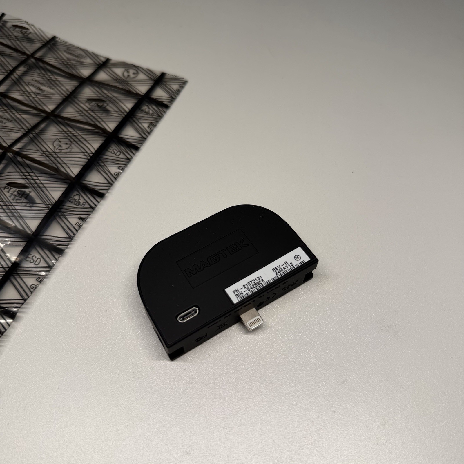 Magtek Magnesafe iDynamo 5 iPhone & iPad Credit Card Reader 21073131